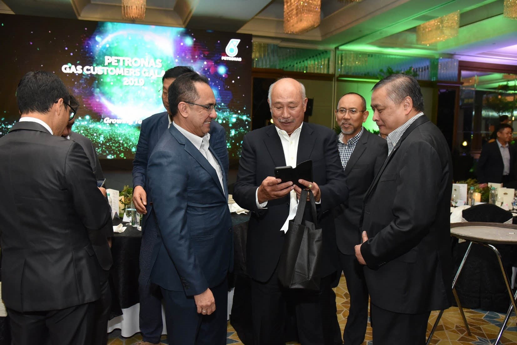 petronas-gas-customers-gala-dinner-2019-3.jpg
